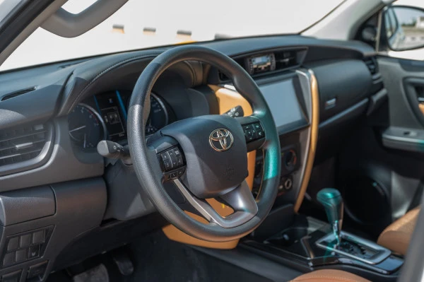  Bianca Toyota Fortuner Photo 6