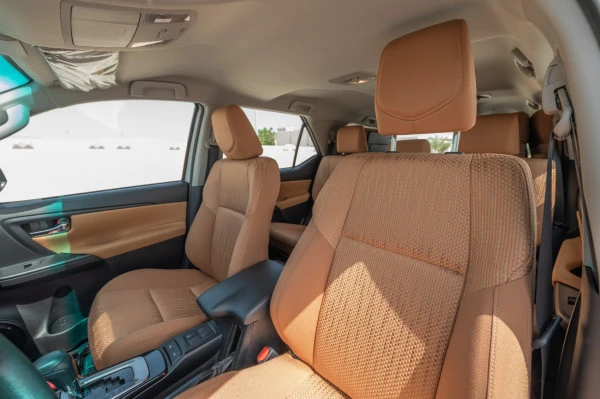  Bianca Toyota Fortuner Photo 7