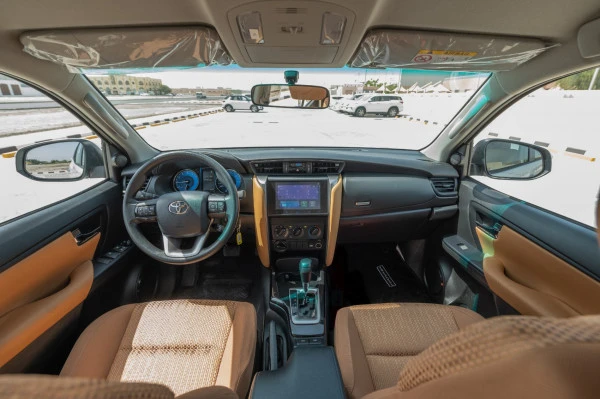  Bianca Toyota Fortuner Photo 9