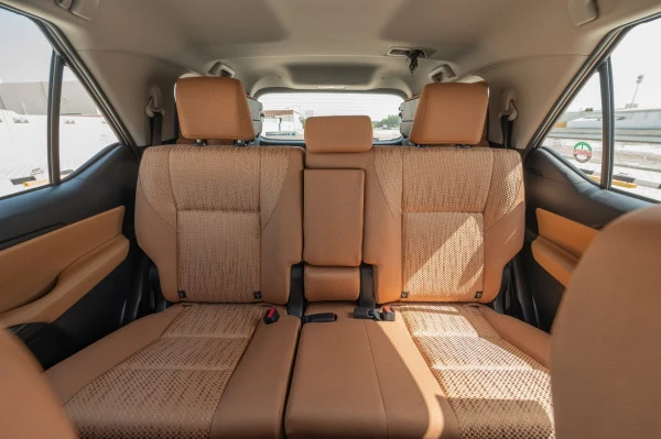  Bianca Toyota Fortuner Photo 10