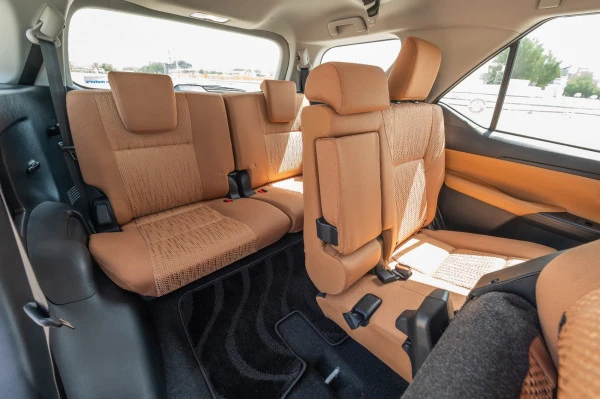  Bianca Toyota Fortuner Photo 11