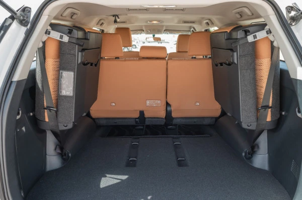  Bianca Toyota Fortuner Photo 14