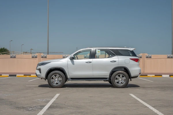  White Toyota Fortuner Photo 3