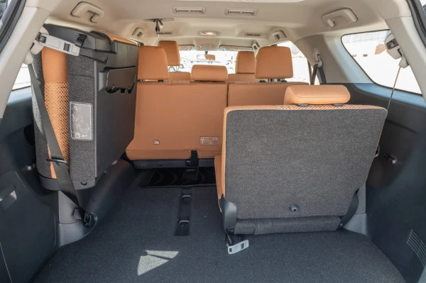  White Toyota Fortuner Photo 12