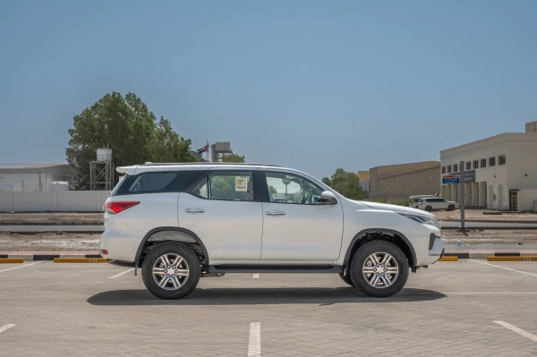  White Toyota Fortuner Photo 3