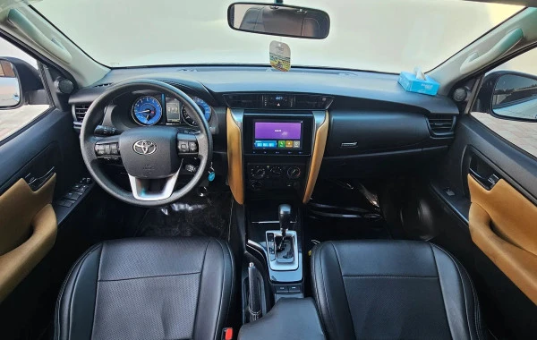  White Toyota Fortuner Photo 4