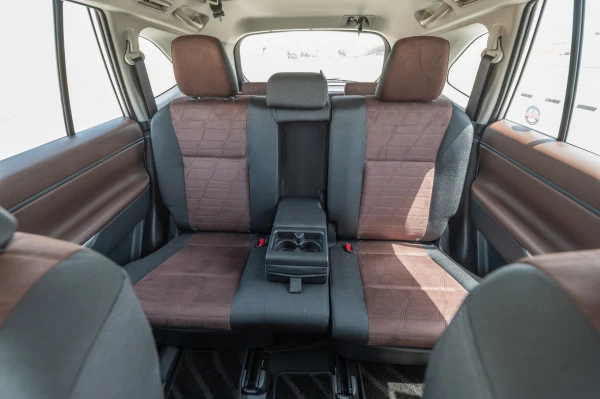  White Toyota Innova Photo 14