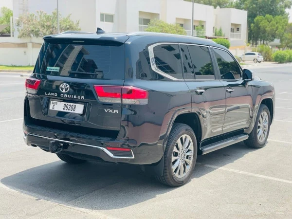  White Toyota Land Cruiser 300 Photo 5