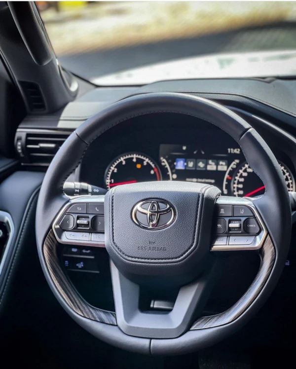  White Toyota Land Cruiser Twin Turbo VXR Photo 3