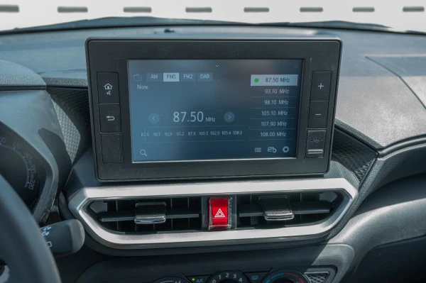  White Toyota Raize Photo 11