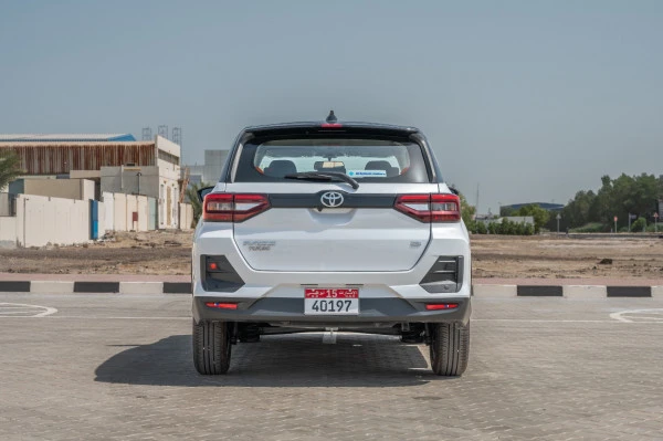  White Toyota Raize Photo 3