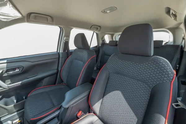  White Toyota Raize Photo 7