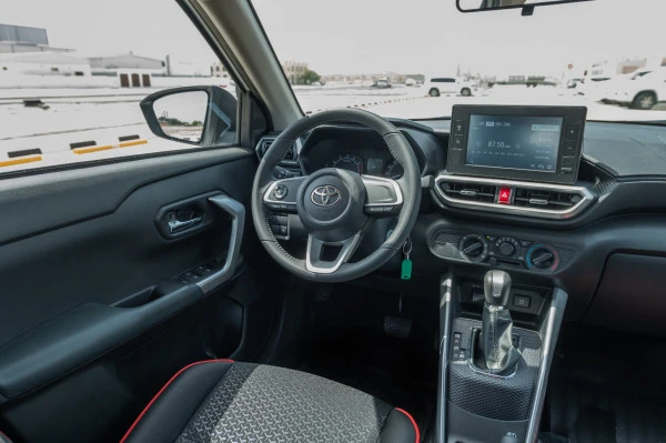  White Toyota Raize Photo 8