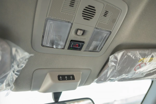  White Toyota Raize Photo 16