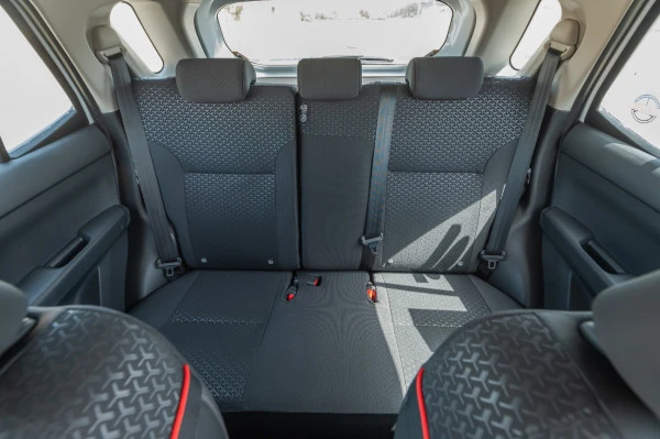  White Toyota Raize Photo 20