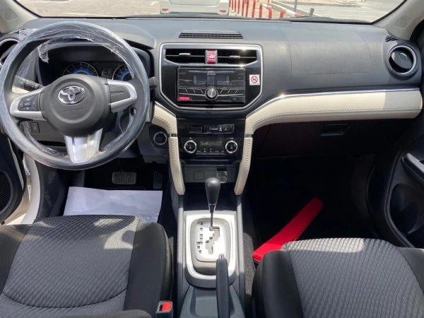  White Toyota Rush Photo 3