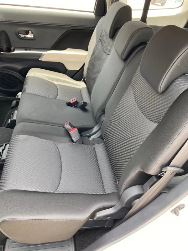  White Toyota Rush Photo 7