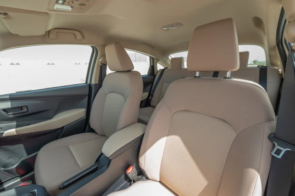  White Toyota Yaris Photo 9