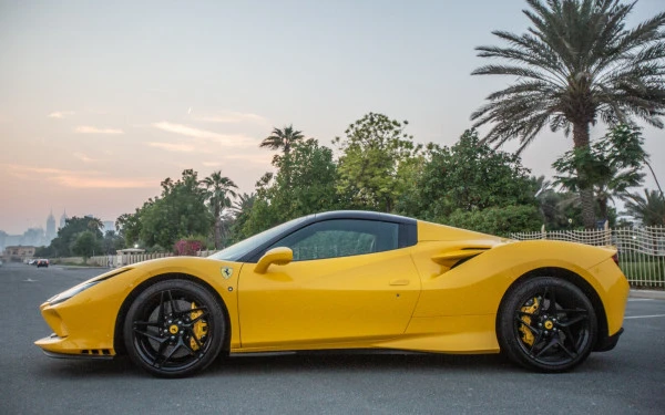  Желтый Ferrari F8 Tributo Spyder Photo 2