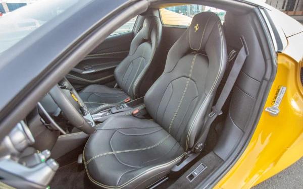  Желтый Ferrari F8 Tributo Spyder Photo 5