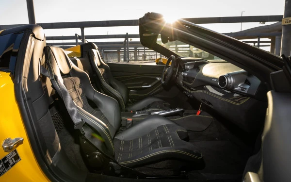  Желтый Ferrari F8 Tributo Spyder Photo 6