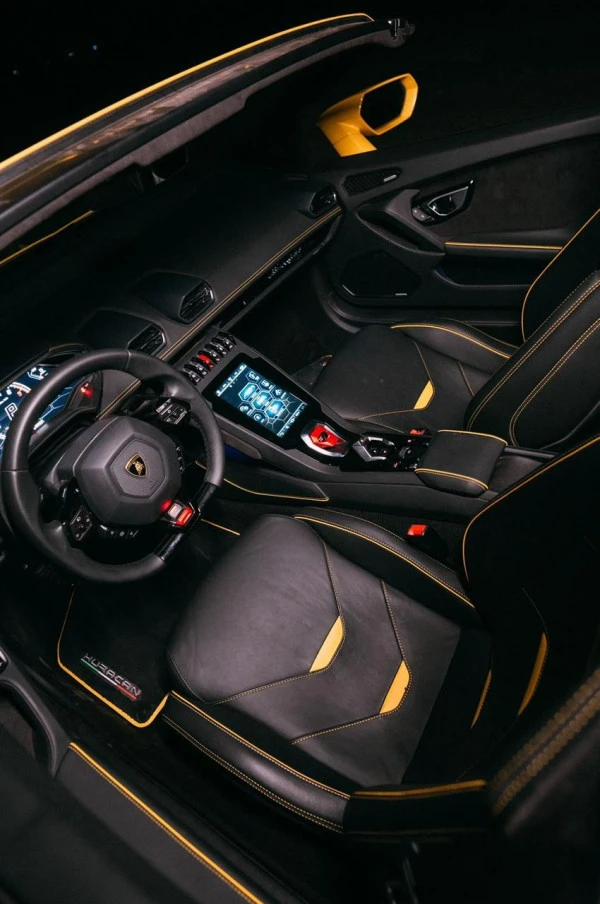  Yellow Lamborghini Evo Spyder Photo 3