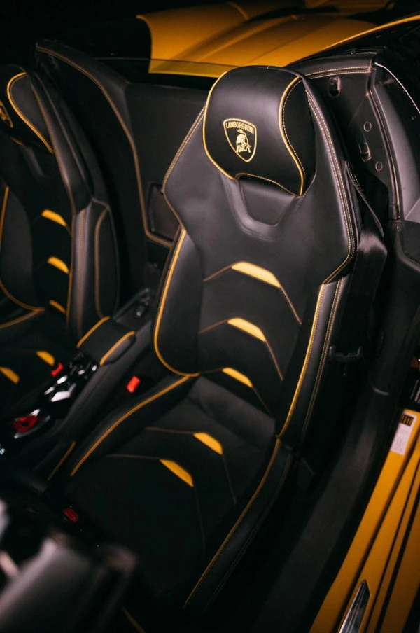  Yellow Lamborghini Evo Spyder Photo 4