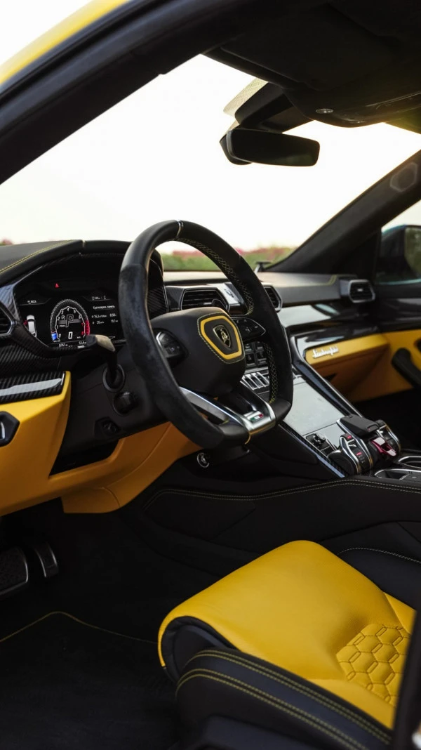  Giallo Lamborghini Urus Photo 4