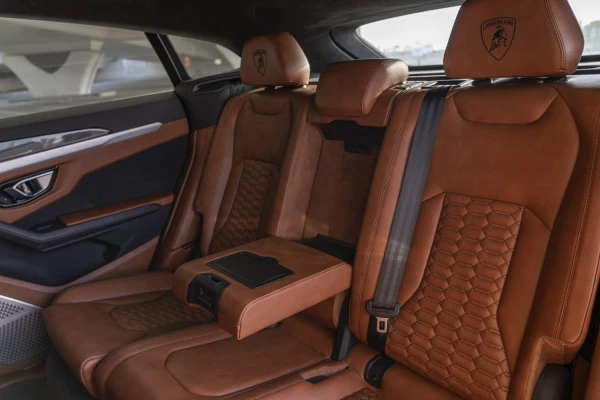  Yellow Lamborghini Urus Photo 2