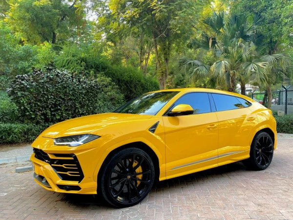  Yellow Lamborghini Urus Photo 7