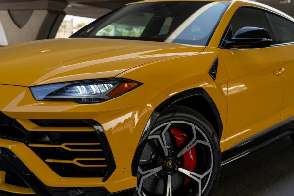  Yellow Lamborghini Urus Photo 3