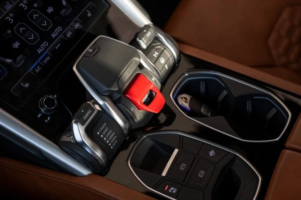  Yellow Lamborghini Urus Photo 5