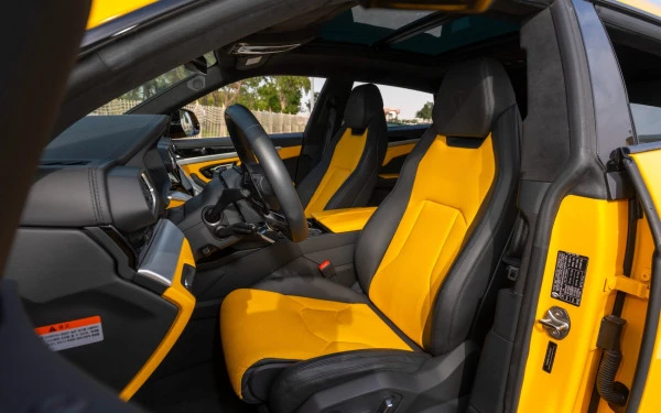  Jaune Lamborghini Urus Photo 17