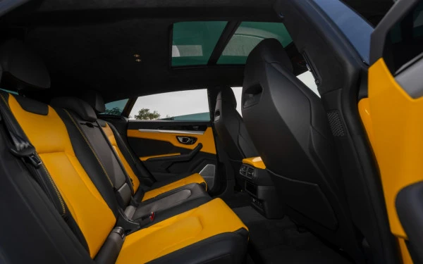  Jaune Lamborghini Urus Photo 18
