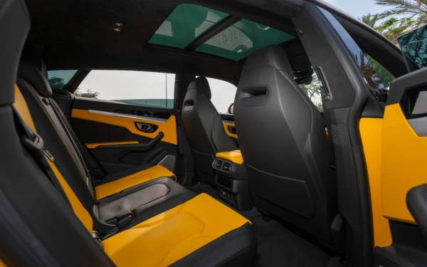  Jaune Lamborghini Urus Photo 19