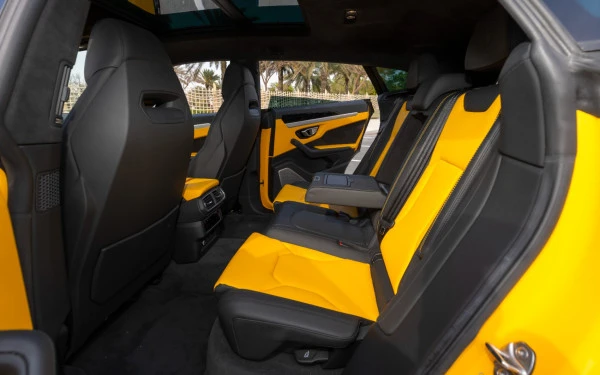  Jaune Lamborghini Urus Photo 26