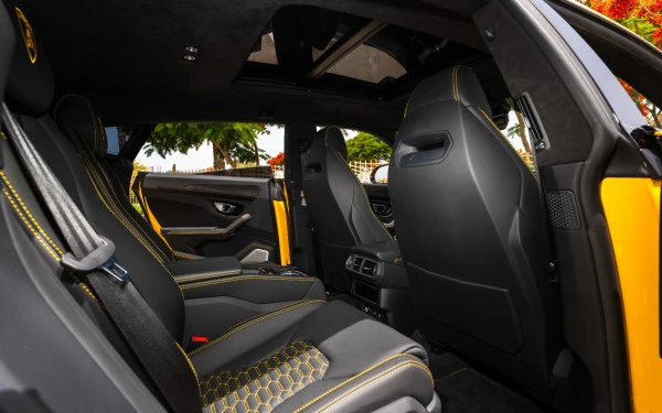  Giallo Lamborghini Urus Photo 11