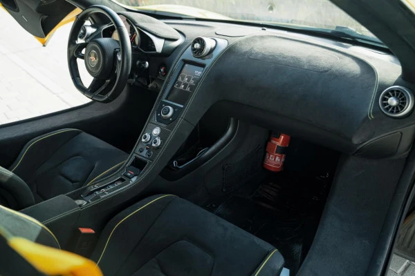  Yellow McLaren 650S Photo 4