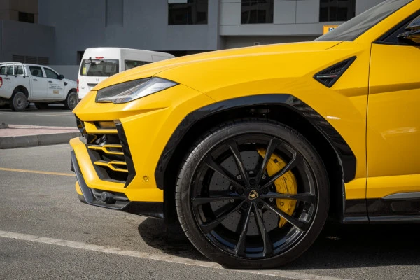 Yellow Top Specs Lamborghini Urus Photo 2